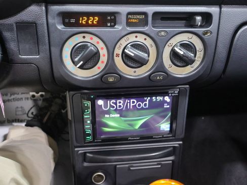 Used 2001 Toyota MR2 RWD image 17