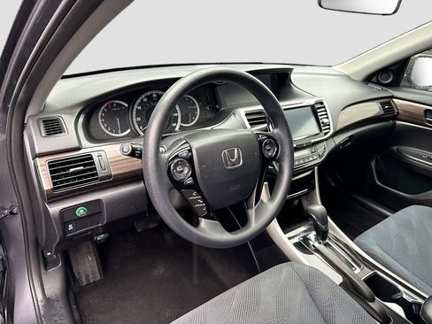 Used 2017 Honda Accord EX image 9