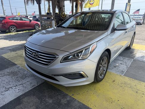 Used 2015 Hyundai Sonata SE w/ Option Group 09 FWD image 1