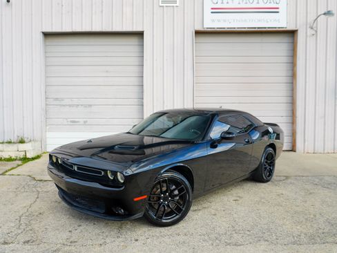 Used 2017 Dodge Challenger SXT Plus image 1