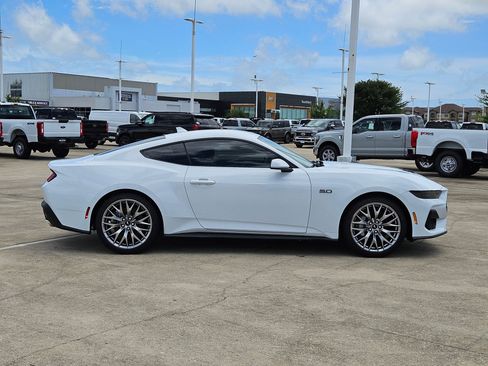 Used 2026 Ford Mustang GT RWD image 2