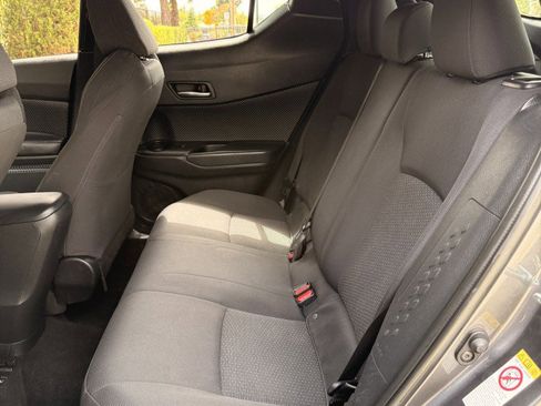 Used 2018 Toyota C-HR XLE FWD image 31