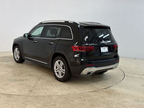 Used 2021 Mercedes-Benz GLB 250 4MATIC image 3