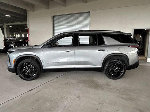 Used 2026 Chevrolet Traverse LT w/ Midnight/Sport Edition FWD image 2