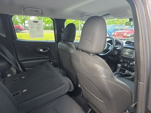 Certified 2020 Jeep Renegade Altitude FWD image 11