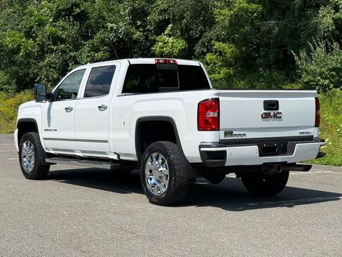 Used 2019 GMC Sierra 2500 Denali w/ LPO, Protection Package AWD/4WD image 2