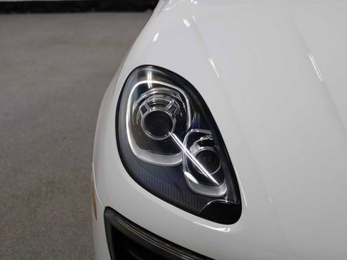 Used 2017 Porsche Macan image 15