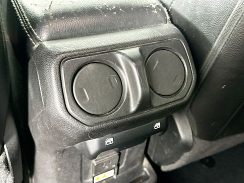 Used 2020 Jeep Wrangler Unlimited Sahara image 32