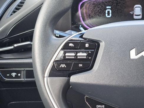 Used 2025 Kia Niro LX FWD image 24