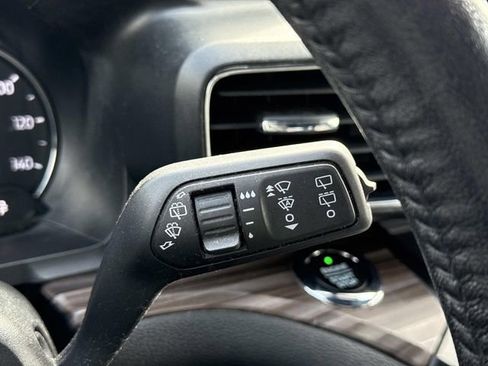 Used 2020 Ford Explorer Limited image 26