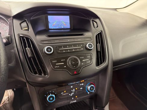 Used 2016 Ford Focus SE image 15