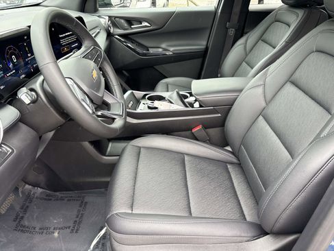 Used 2026 Chevrolet Equinox LT w/ Convenience Package II FWD image 14