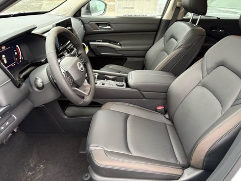 New 2026 Nissan Pathfinder SL w/ SL Premium Package image 6