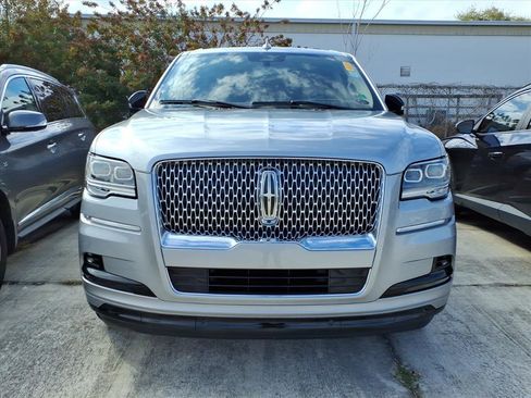 Used 2023 Lincoln Navigator Reserve image 2