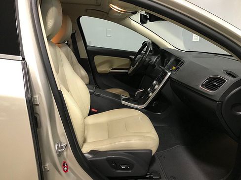 Used 2017 Volvo V60 T5 Platinum FWD image 13
