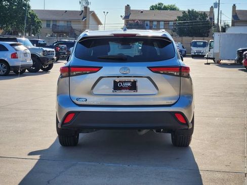 Used 2023 Toyota Highlander XLE FWD image 13