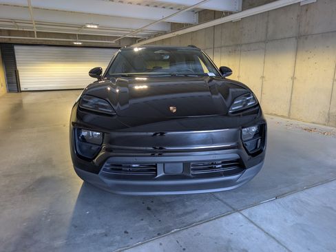 Used 2025 Porsche Macan Electric image 12