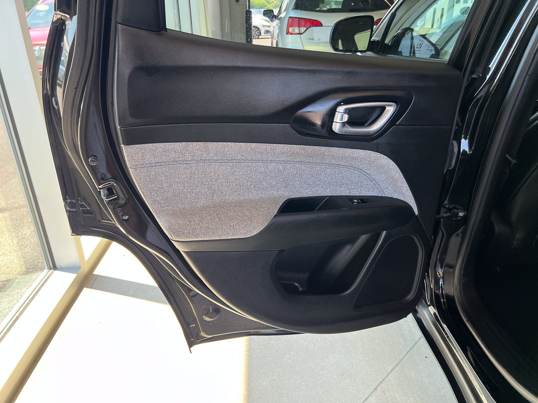 Used 2024 Jeep Compass Latitude AWD/4WD image 20