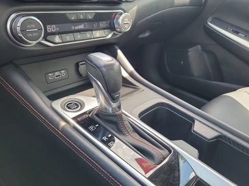 Used 2023 Nissan Sentra SR w/ SR Premium Package FWD image 22