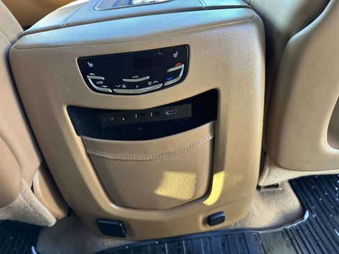 Used 2017 Cadillac Escalade ESV Platinum image 37