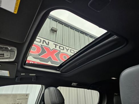 New 2025 Toyota Sienna Platinum image 15