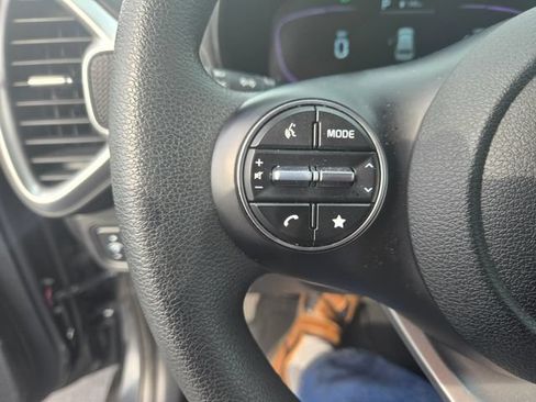 Used 2025 Kia Soul LX FWD image 14