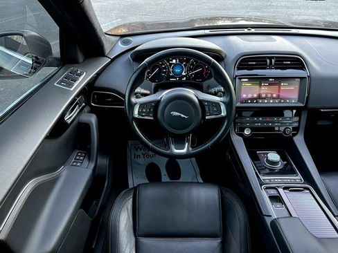 Used 2019 Jaguar F-PACE Prestige image 32