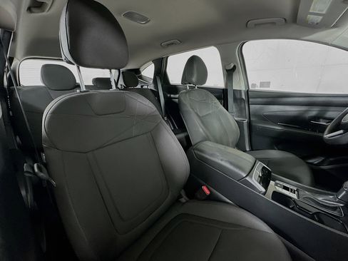 Certified 2025 Hyundai Tucson SE image 25