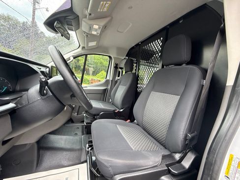Used 2024 Ford Transit 250 Low Roof AWD w/ Exterior Upgrade Package image 18