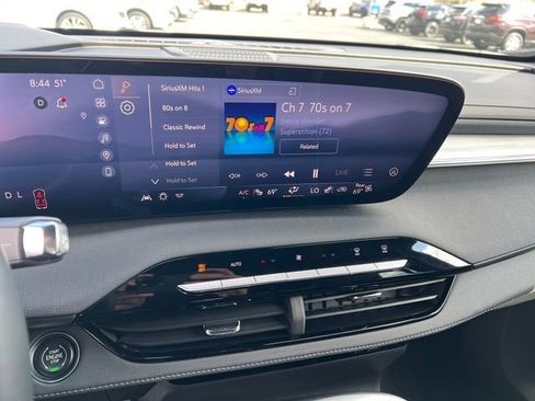 Certified 2025 Buick Enclave Preferred FWD image 32