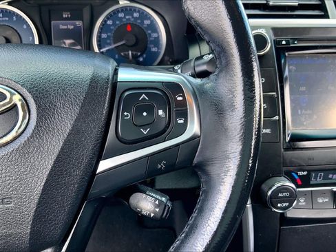 Used 2015 Toyota Camry XLE w/ Moonroof Package image 23