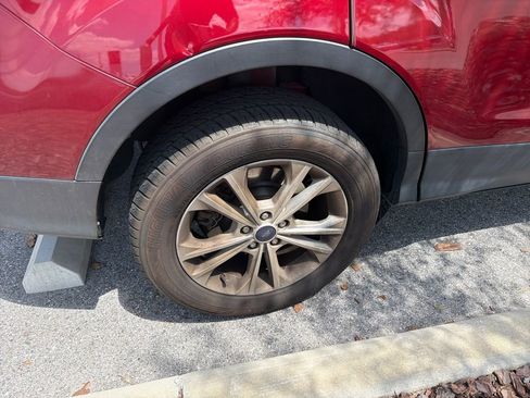 Used 2017 Ford Escape SE w/ Equipment Group 201A image 17