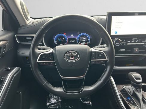 Used 2023 Toyota Highlander Limited AWD/4WD image 13