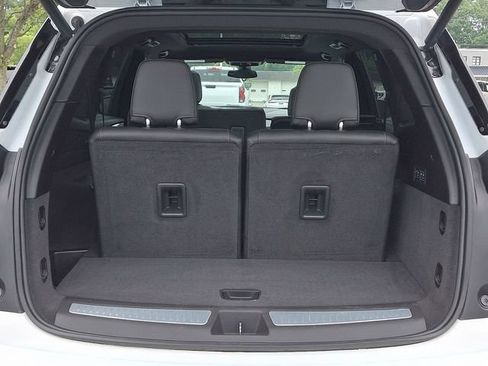 Used 2025 Cadillac XT6 Premium Luxury w/ LPO, Floor Liner Package AWD/4WD image 30