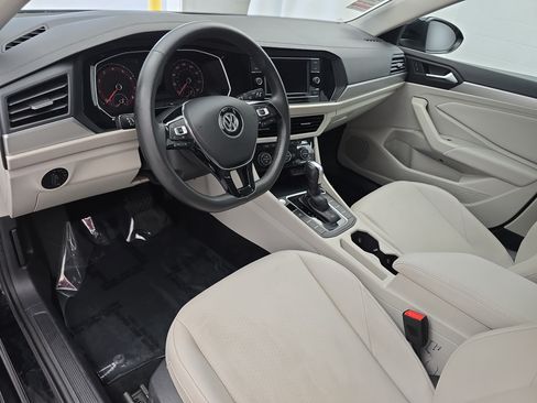 Used 2020 Volkswagen Jetta SE w/ SE Cold Weather Package FWD image 15