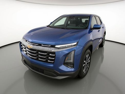 Used 2025 Chevrolet Equinox LT image 3