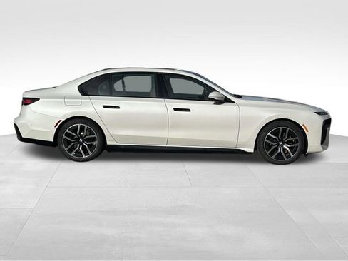 New 2026 BMW i7 xDrive60 AWD/4WD image 2