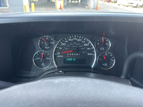 Used 2024 GMC Savana 2500 w/ Driver Convenience Package RWD image 22
