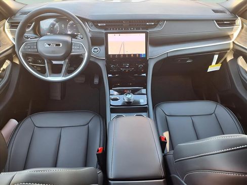 New 2025 Jeep Grand Cherokee Limited image 8