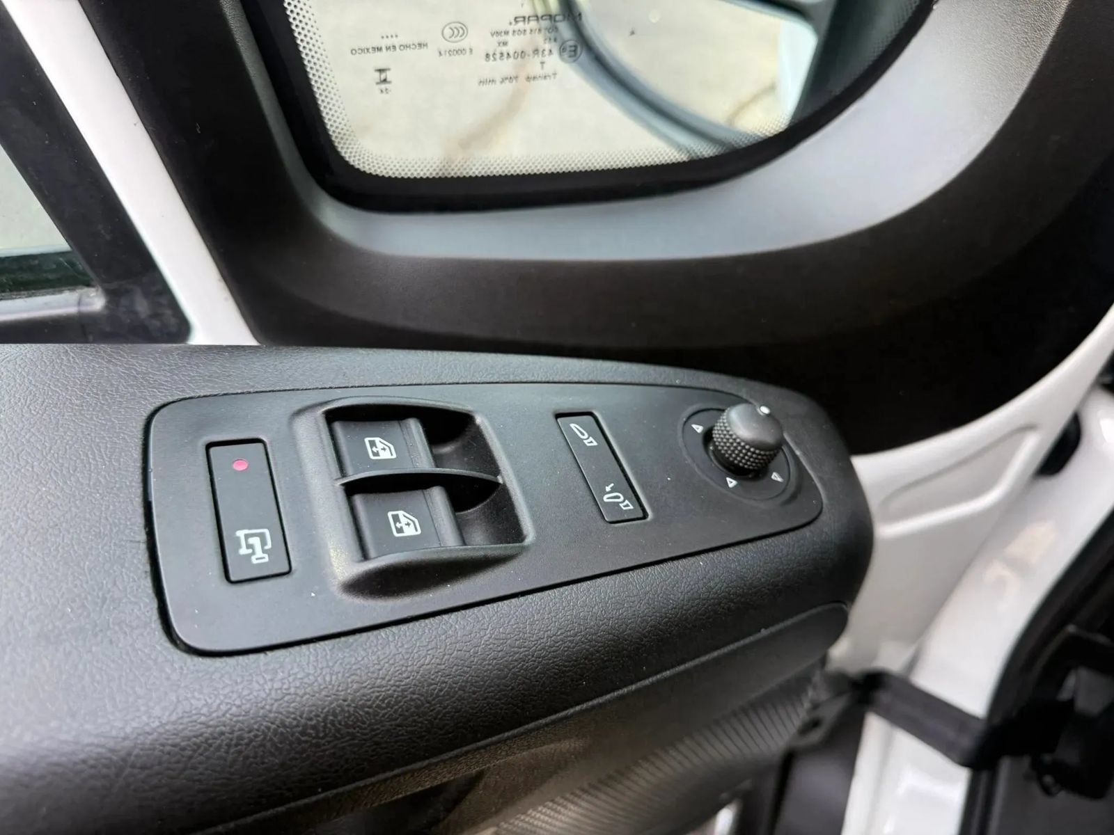 Used 2025 RAM ProMaster 2500 w/ Convenience Group FWD image 12