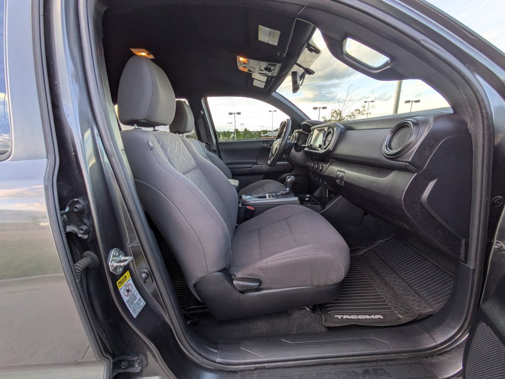 Used 2017 Toyota Tacoma TRD Off-Road w/ Tow Package (A/T) AWD/4WD image 32