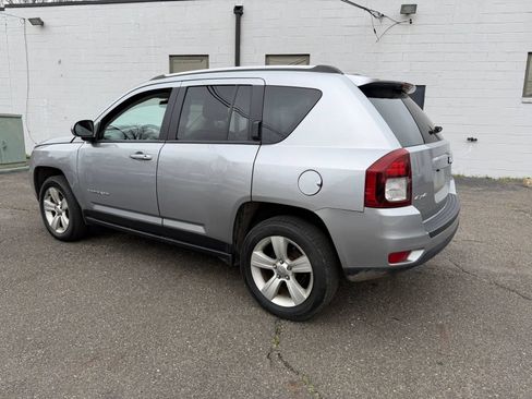 Used 2017 Jeep Compass Latitude AWD/4WD image 3
