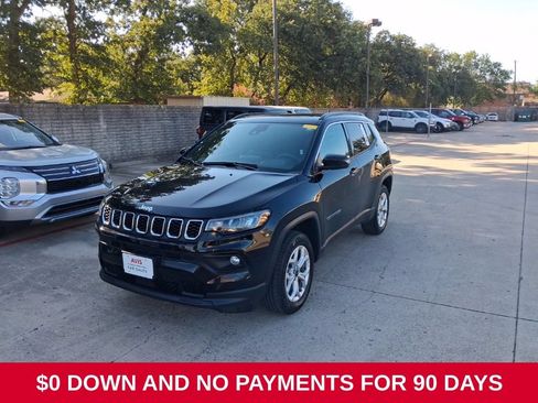 Used 2025 Jeep Compass Latitude w/ Sun & Sound Group AWD/4WD image 1