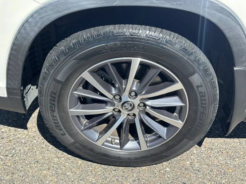 Used 2019 Toyota Highlander XLE AWD/4WD image 10