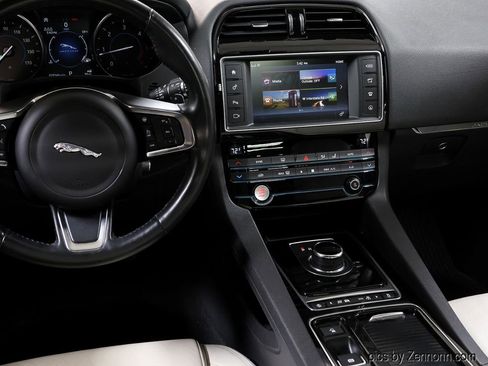 Used 2018 Jaguar F-PACE Prestige image 17