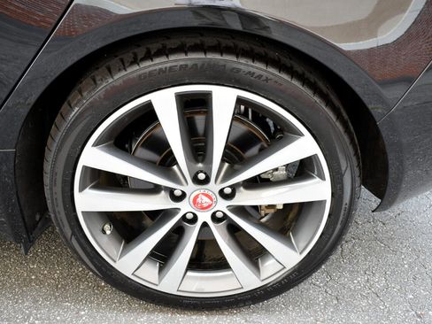 Used 2019 Jaguar XE Prestige image 14