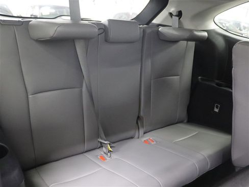 Used 2021 Toyota Highlander XLE AWD/4WD image 20