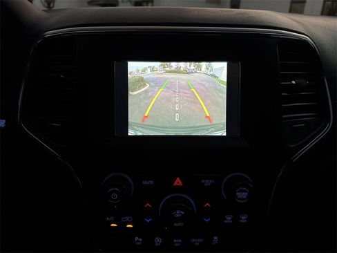 Certified 2021 Jeep Grand Cherokee Freedom Edition image 24