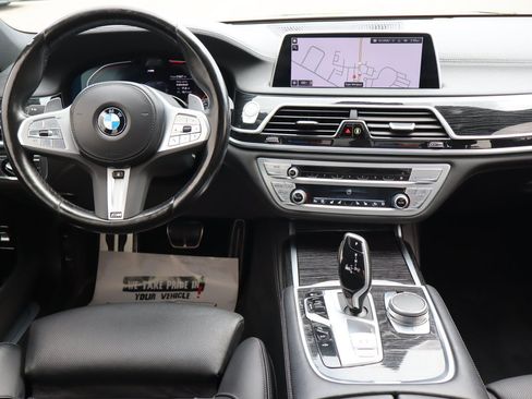 Used 2022 BMW 750i xDrive w/ Luxury Rear Seating Package AWD/4WD image 14