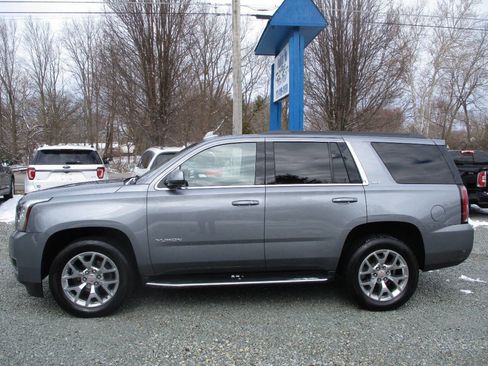 Used 2018 GMC Yukon SLT w/ HD Trailering Package image 2